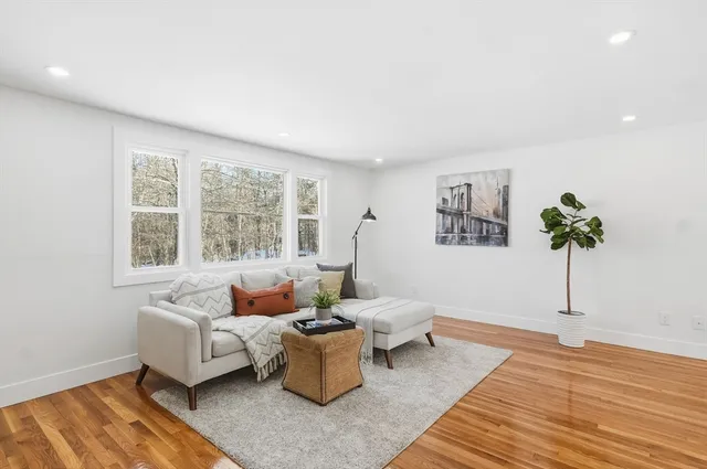 $890,000 | 155 Mill Street, Burlington, MA 01803