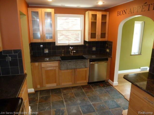 430 Cloverly Road Grosse Pointe, MI 48236 - Photo 9 of 19 KIT GRANITE SINK.jpg