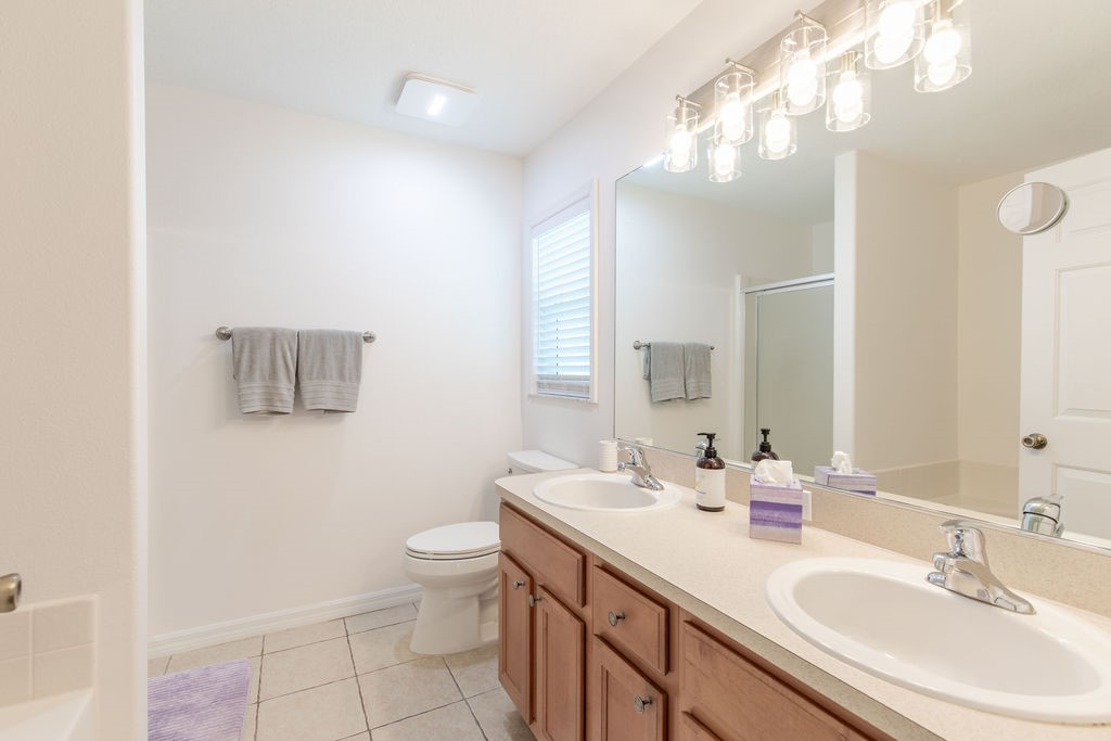 3673 2nd Place Southwest Vero Beach, FL 32968 - Photo 19 of 33 a bathroom with a sink a toilet and a mirror