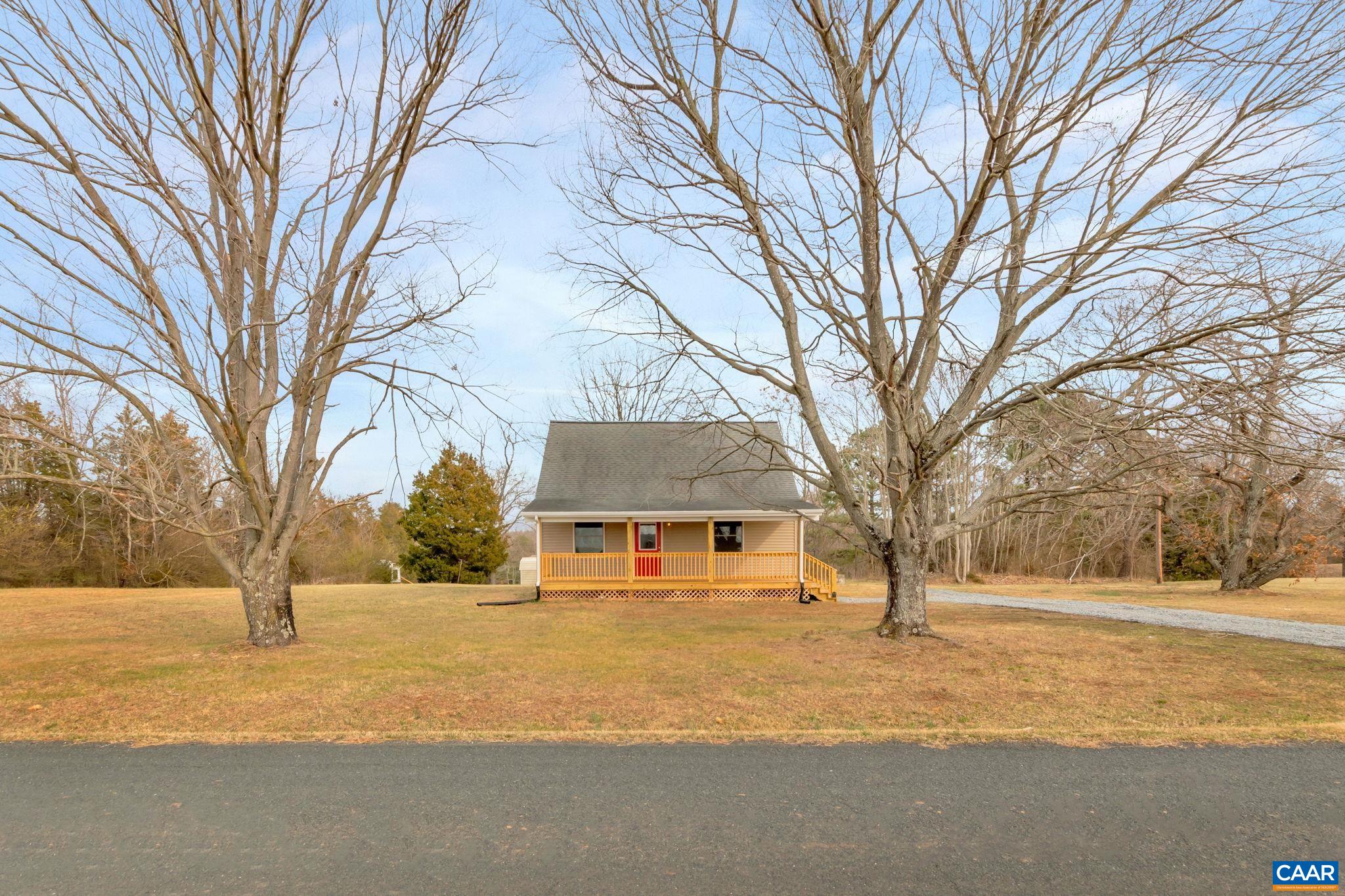 686 Chapel Road New Canton, VA 23123 - Photo 3 of 44 Gallery Image 3