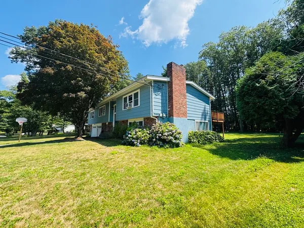 a view of a house with a yard