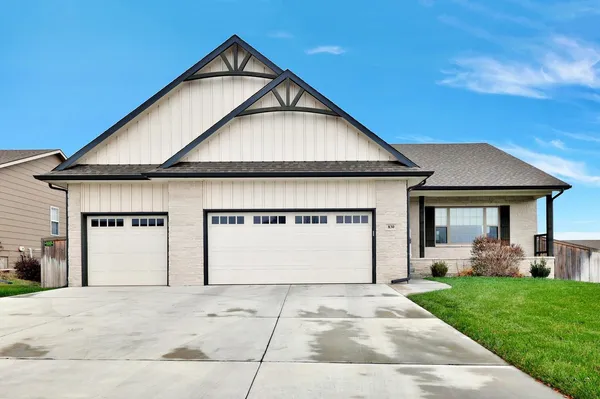 $425,000 | 830 North Trl Dr Circle, Mulvane, KS 67110