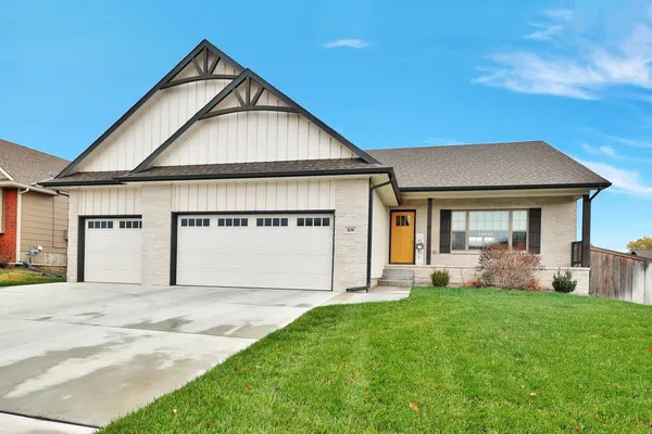 $425,000 | 830 North Trl Dr Circle, Mulvane, KS 67110