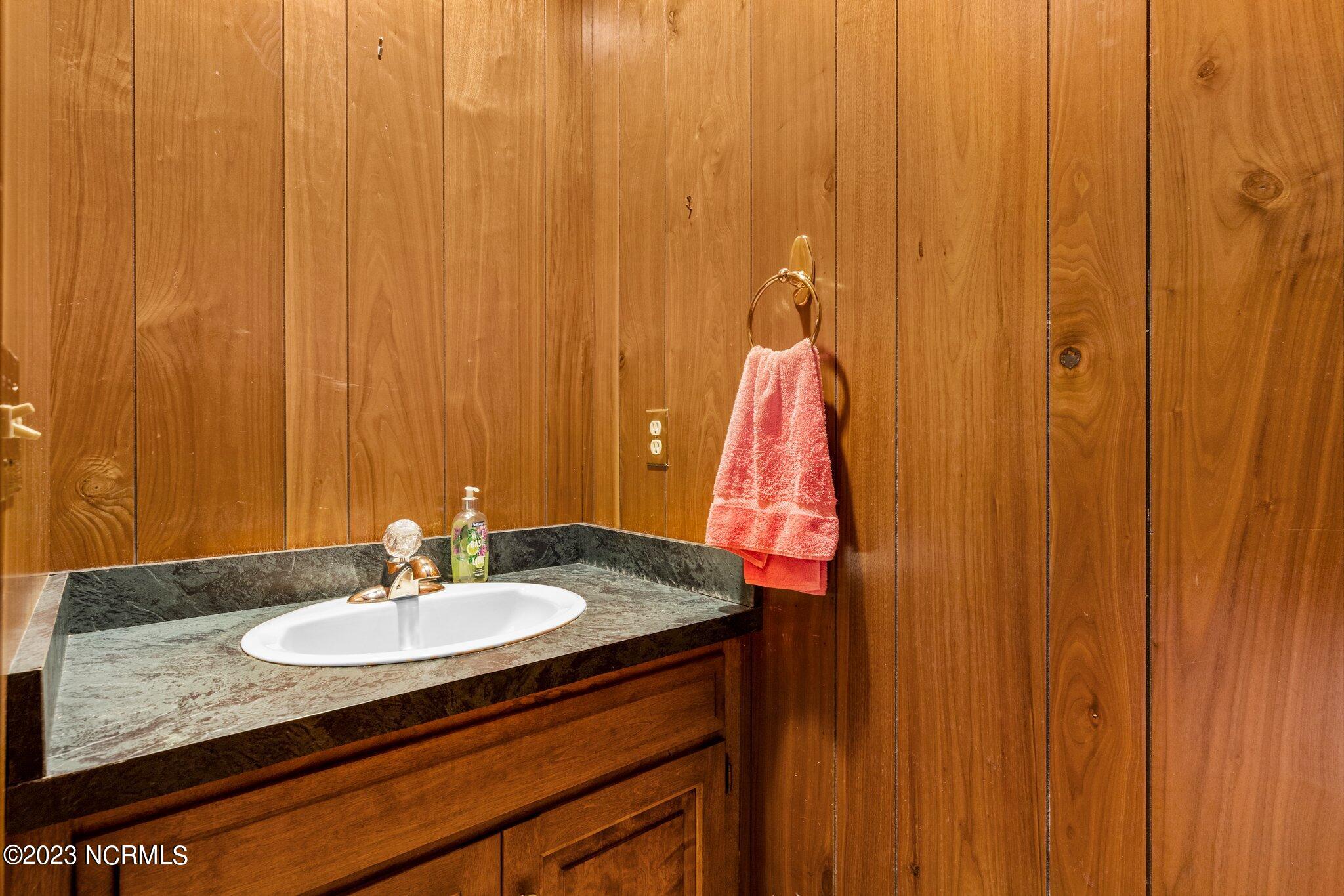 1015 Inverness Road Southern Pines, NC 28387 - Photo 21 of 53 Den Half Bath