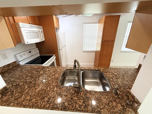 $1,900 | 586 Normandy Lane, Unit 586, Delray Beach, FL 33484