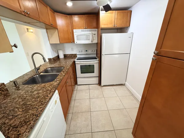 $1,900 | 586 Normandy Lane, Unit 586, Delray Beach, FL 33484