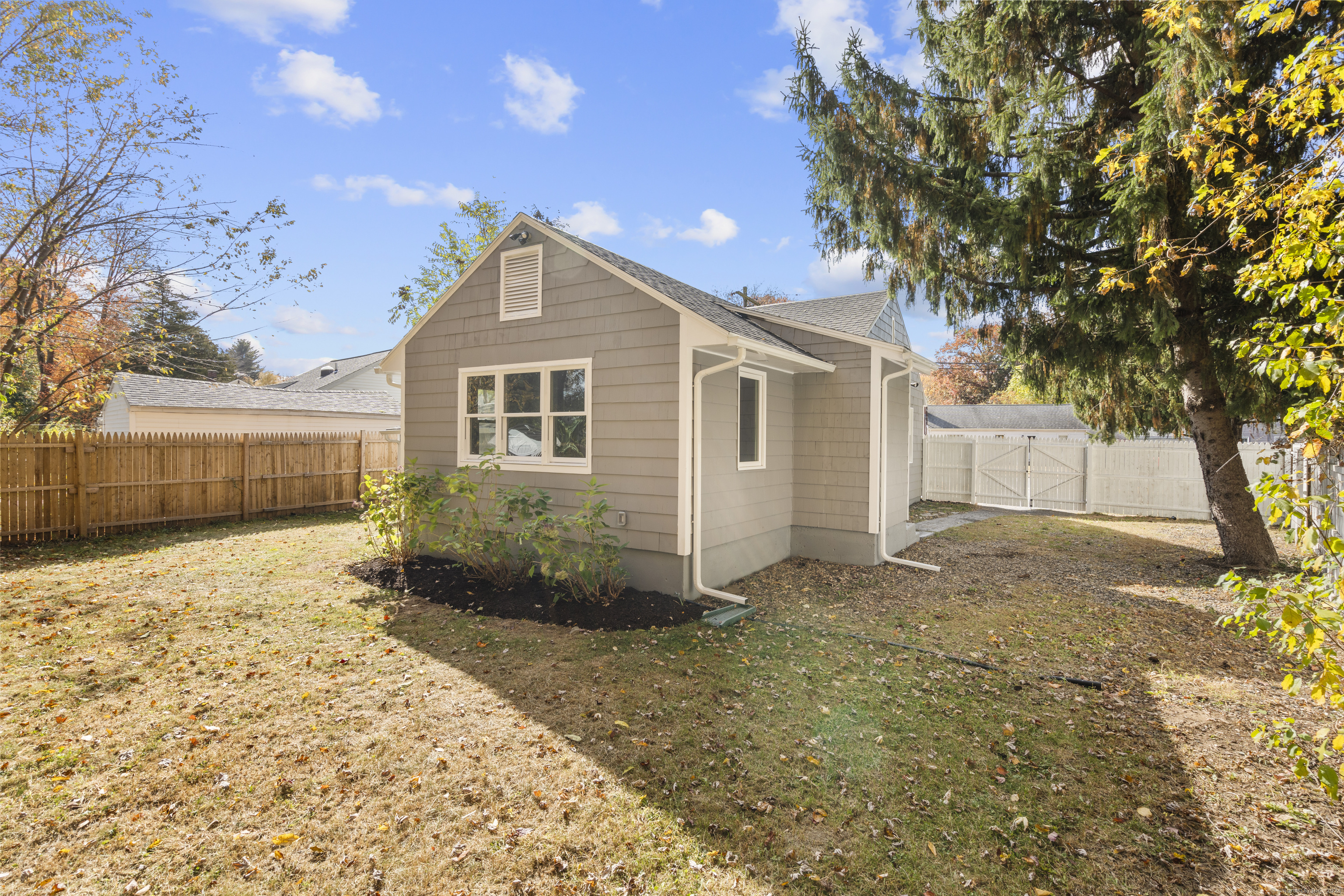 210 Handel Road East Hartford, CT 06118 - Photo 3 of 23