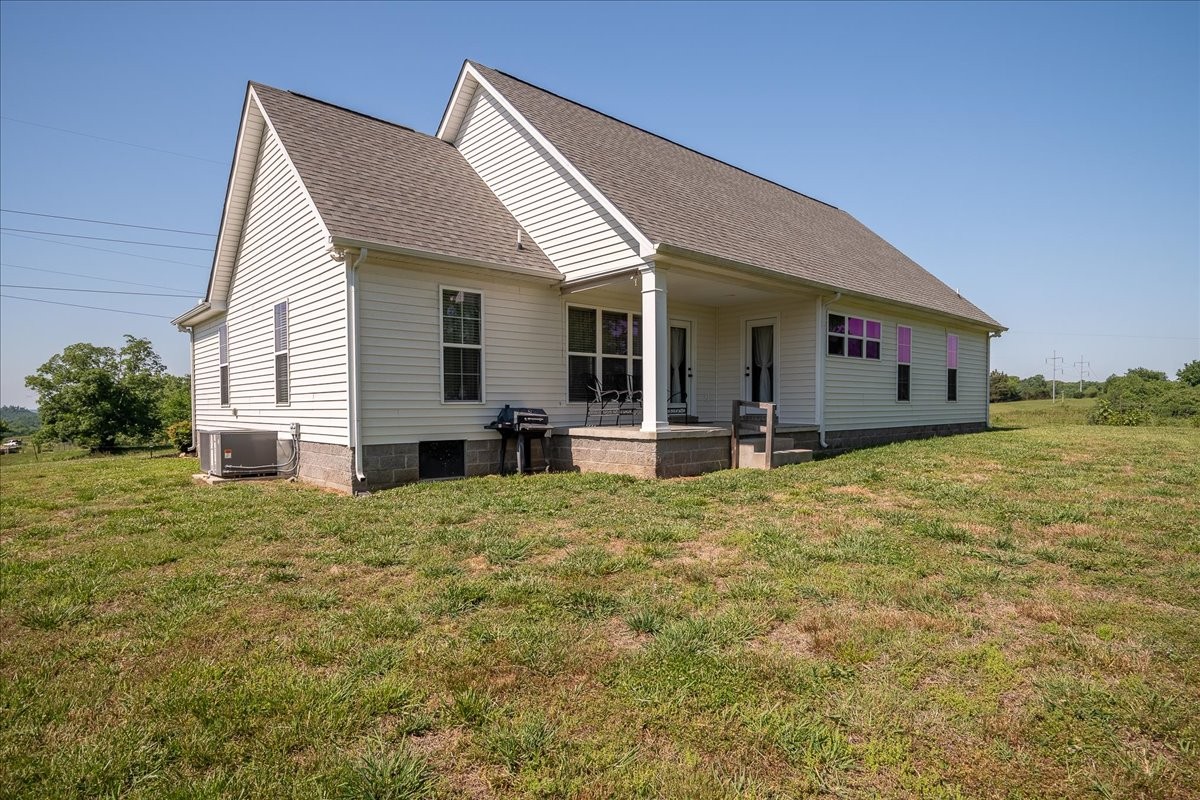 460 Ables Lane Pulaski, TN 38478 - Photo 3 of 23 a front view of house with yard