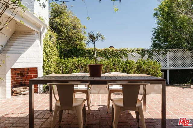 a view of a sitting area in the back yard