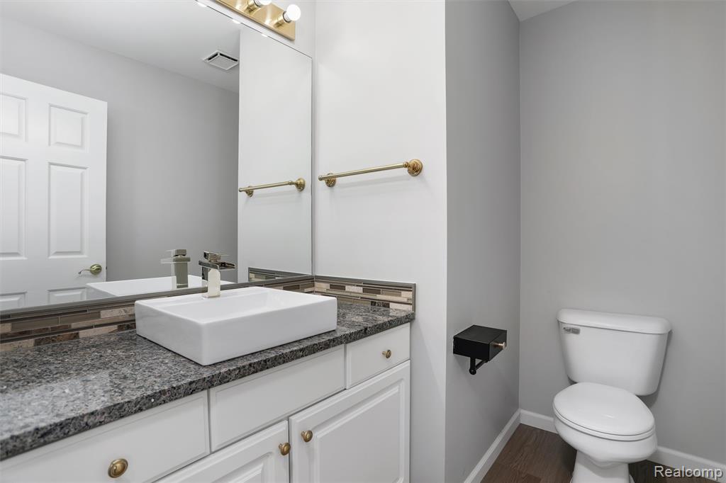 2137 Crystal Drive Rochester Hills, MI 48309 - Photo 7 of 32
