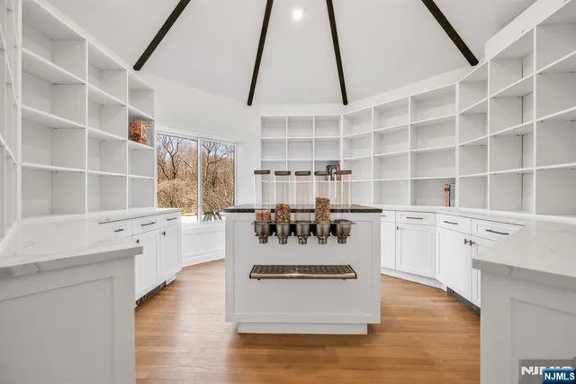 $4,799,995 | 5 Burning Hollow Road, Saddle River, NJ 07458