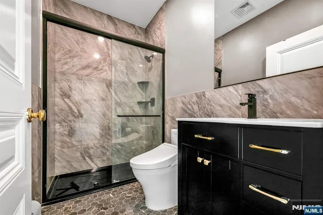 $4,799,995 | 5 Burning Hollow Road, Saddle River, NJ 07458