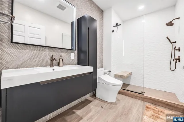 $4,799,995 | 5 Burning Hollow Road, Saddle River, NJ 07458