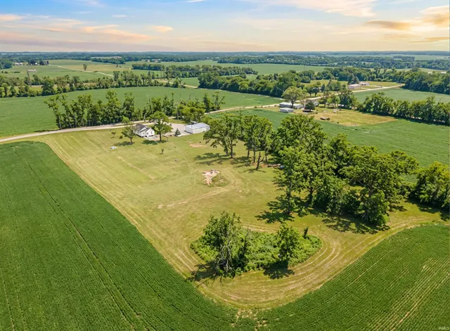 $299,900 | 8897 South 1075th Road West, Owensville, IN 47665