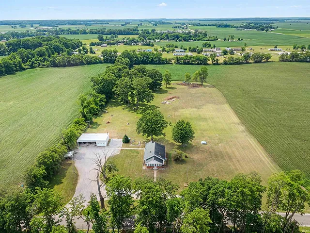 $299,900 | 8897 South 1075th Road West, Owensville, IN 47665