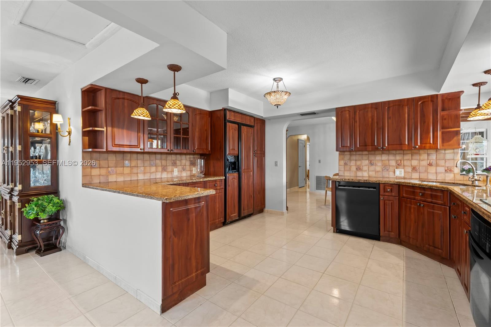 2232 Southwest 98th Place Miami, FL 33165 - Photo 11 of 21