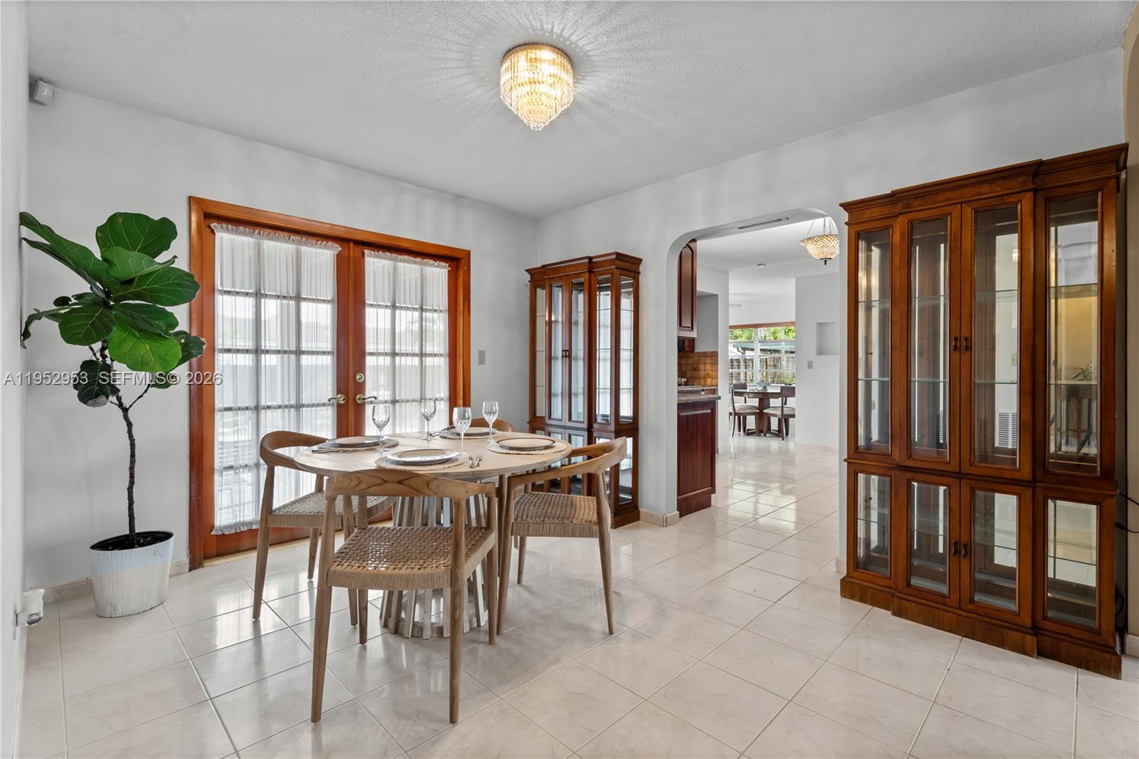 2232 Southwest 98th Place Miami, FL 33165 - Photo 7 of 21