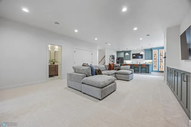 $799,900 | 605 Lorraine Way, Colfax, ND 58018