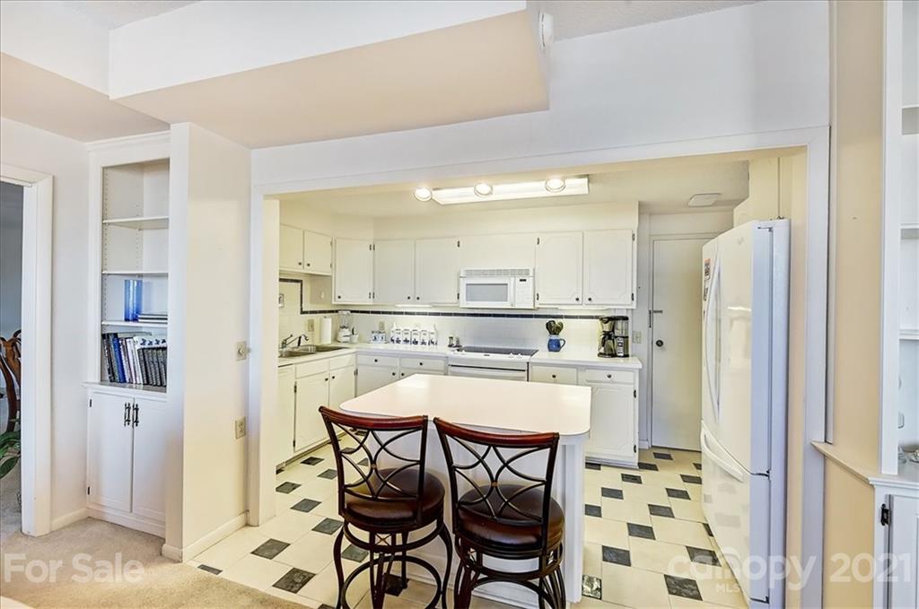 1300 Reece Road, Unit 520 Charlotte, NC 28209 - Photo 32 of 45 Gallery Image 32