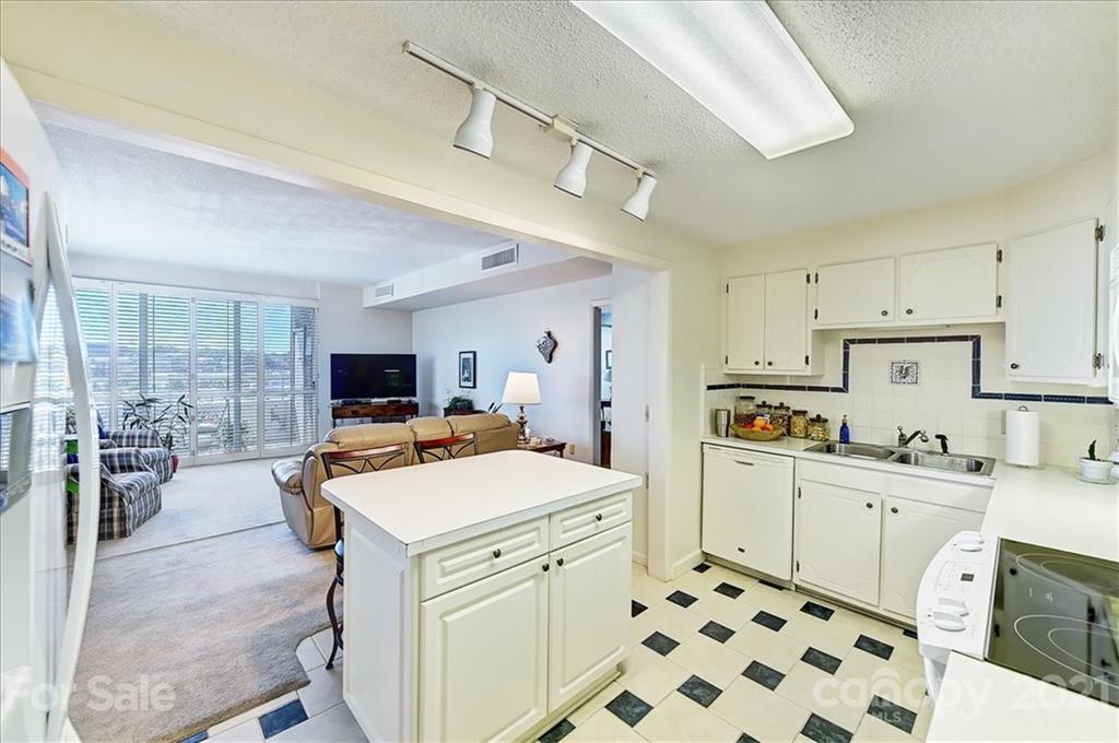 1300 Reece Road, Unit 520 Charlotte, NC 28209 - Photo 34 of 45 Gallery Image 34