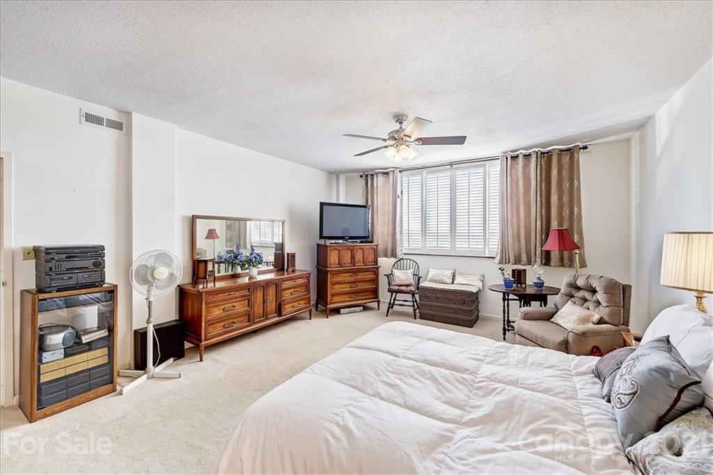 1300 Reece Road, Unit 520 Charlotte, NC 28209 - Photo 37 of 45 Gallery Image 37
