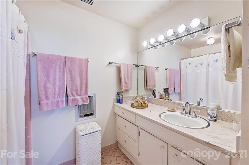 1300 Reece Road, Unit 520 Charlotte, NC 28209 - Photo 38 of 45 Gallery Image 38