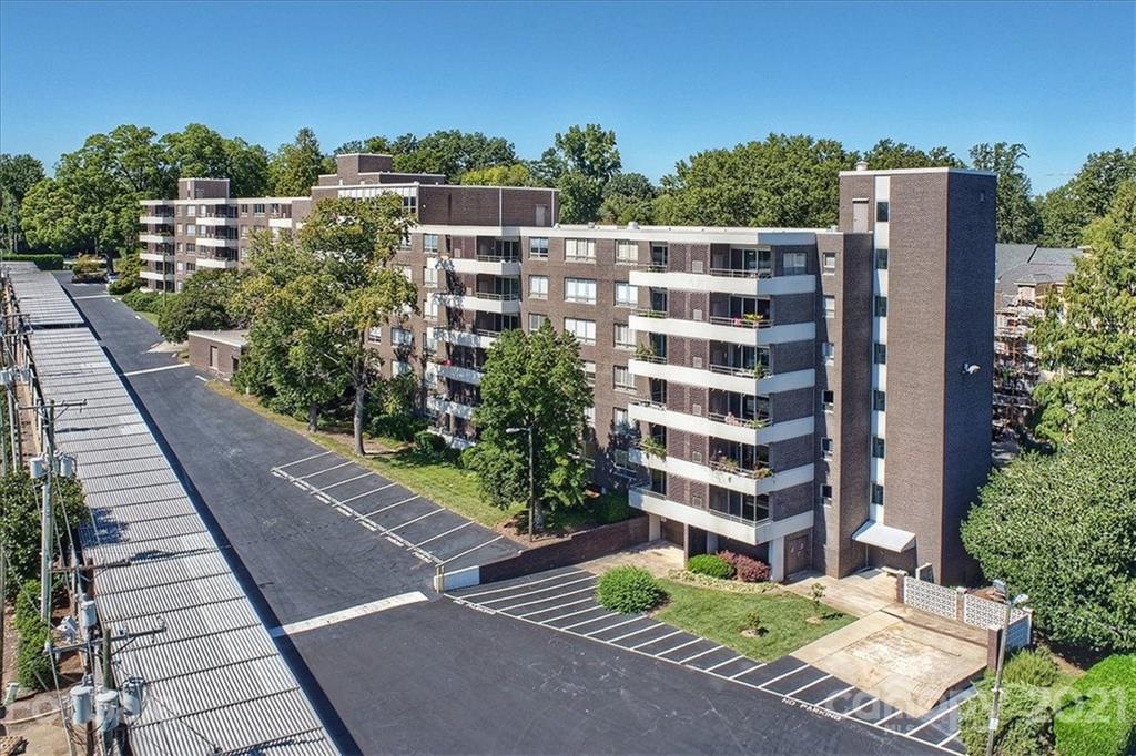 1300 Reece Road, Unit 520 Charlotte, NC 28209 - Photo 4 of 45 Gallery Image 4