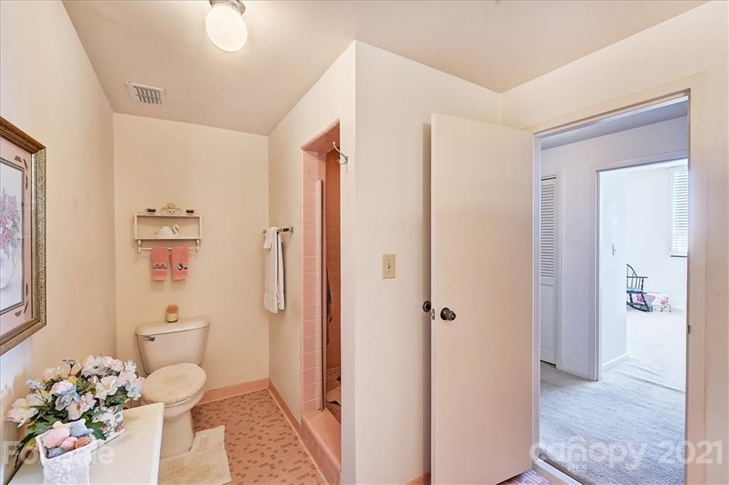 1300 Reece Road, Unit 520 Charlotte, NC 28209 - Photo 41 of 45 Gallery Image 41