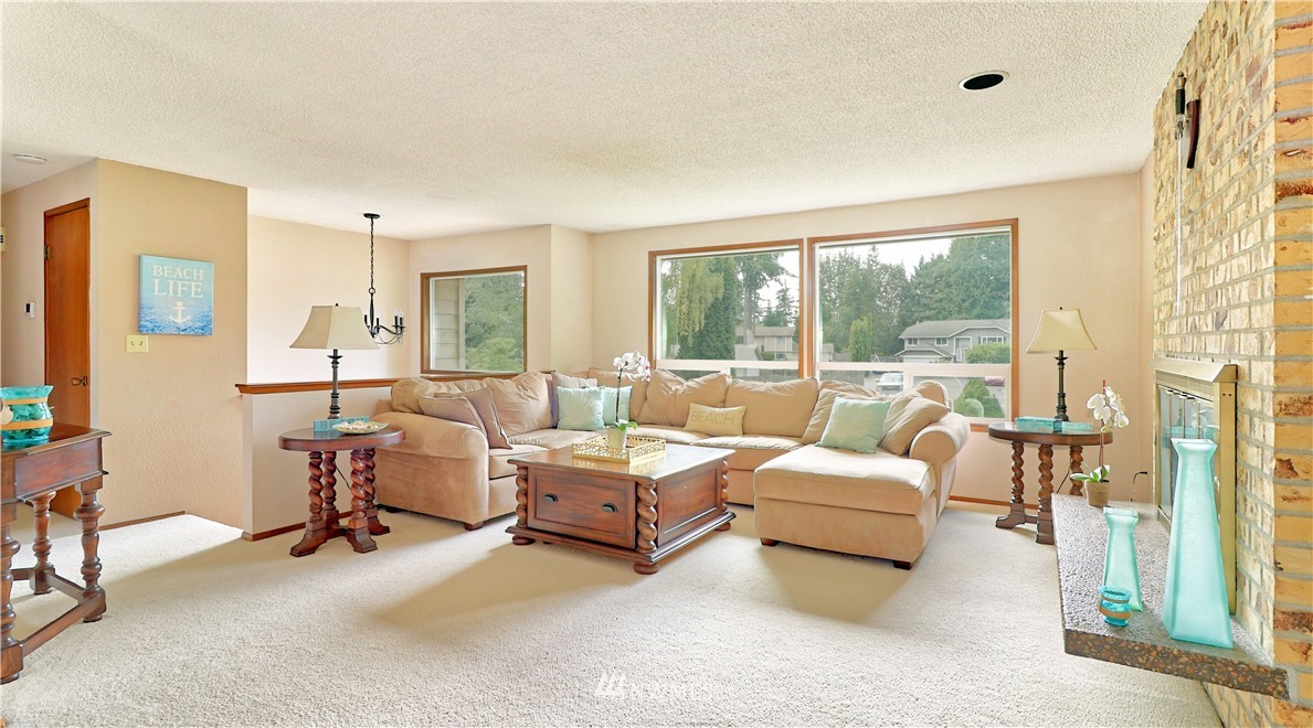1903 169th Place Southeast Bothell, WA 98012 - Photo 4 of 20 Gallery Image 4