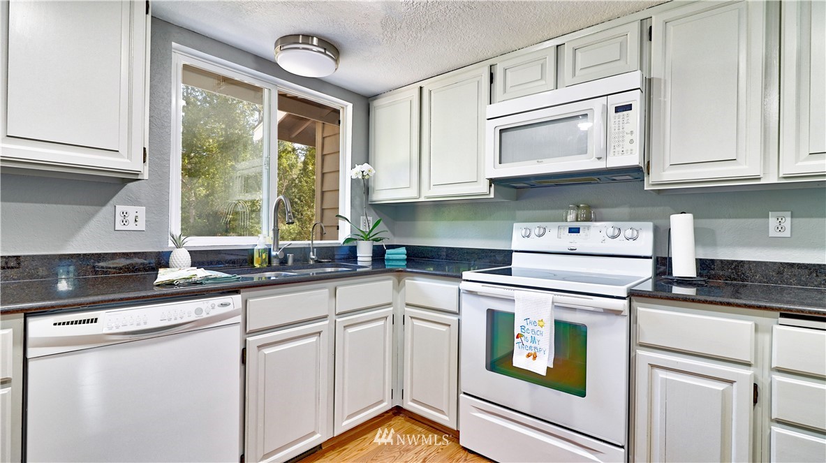 1903 169th Place Southeast Bothell, WA 98012 - Photo 8 of 20 Gallery Image 8