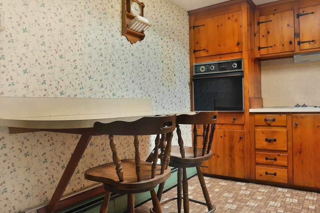 7 Stagecoach Road Topsfield, MA 01983 - Photo 8 of 26 a balcony with table and chairs