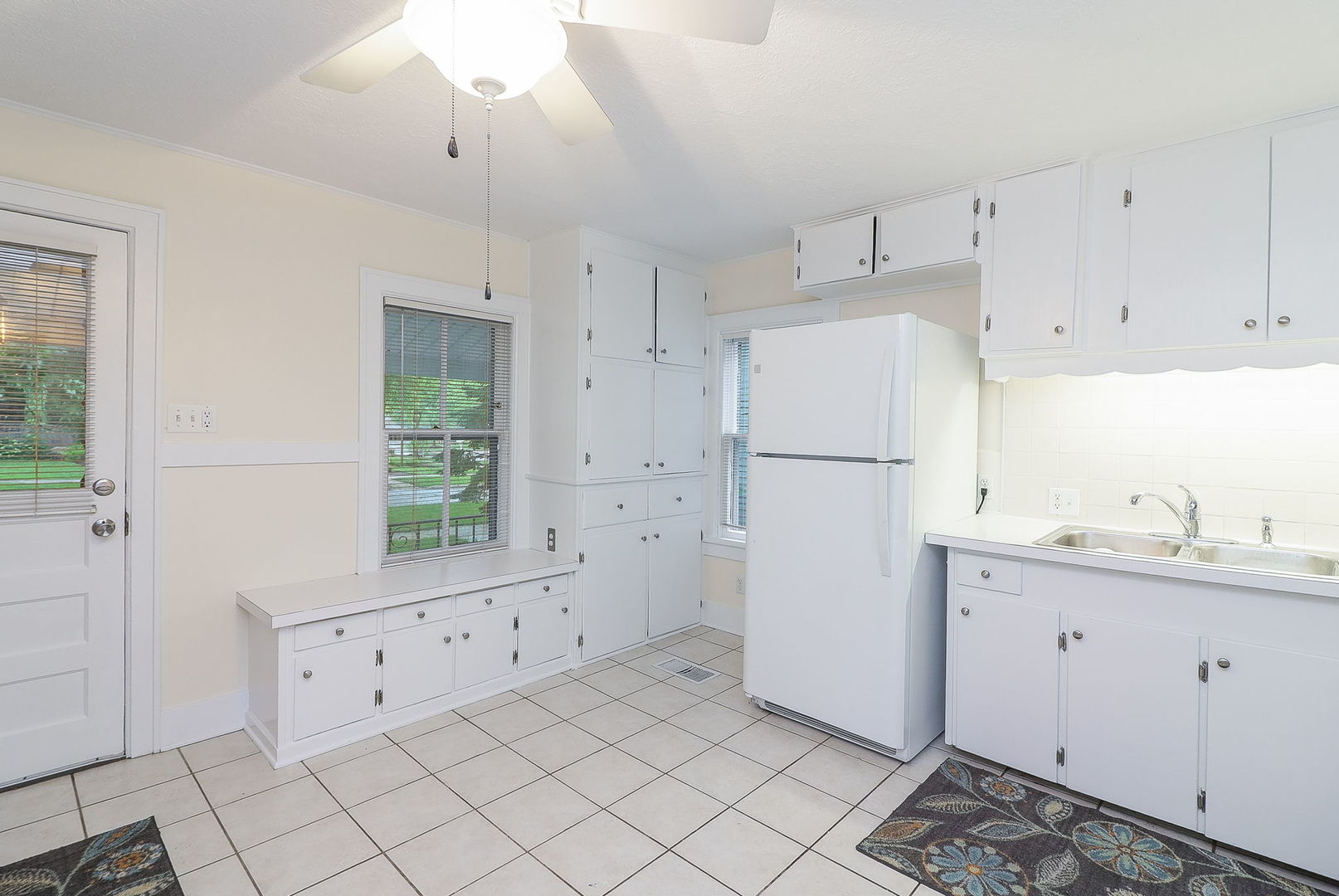 210 Spring Avenue Naperville, IL 60540 - Photo 9 of 19