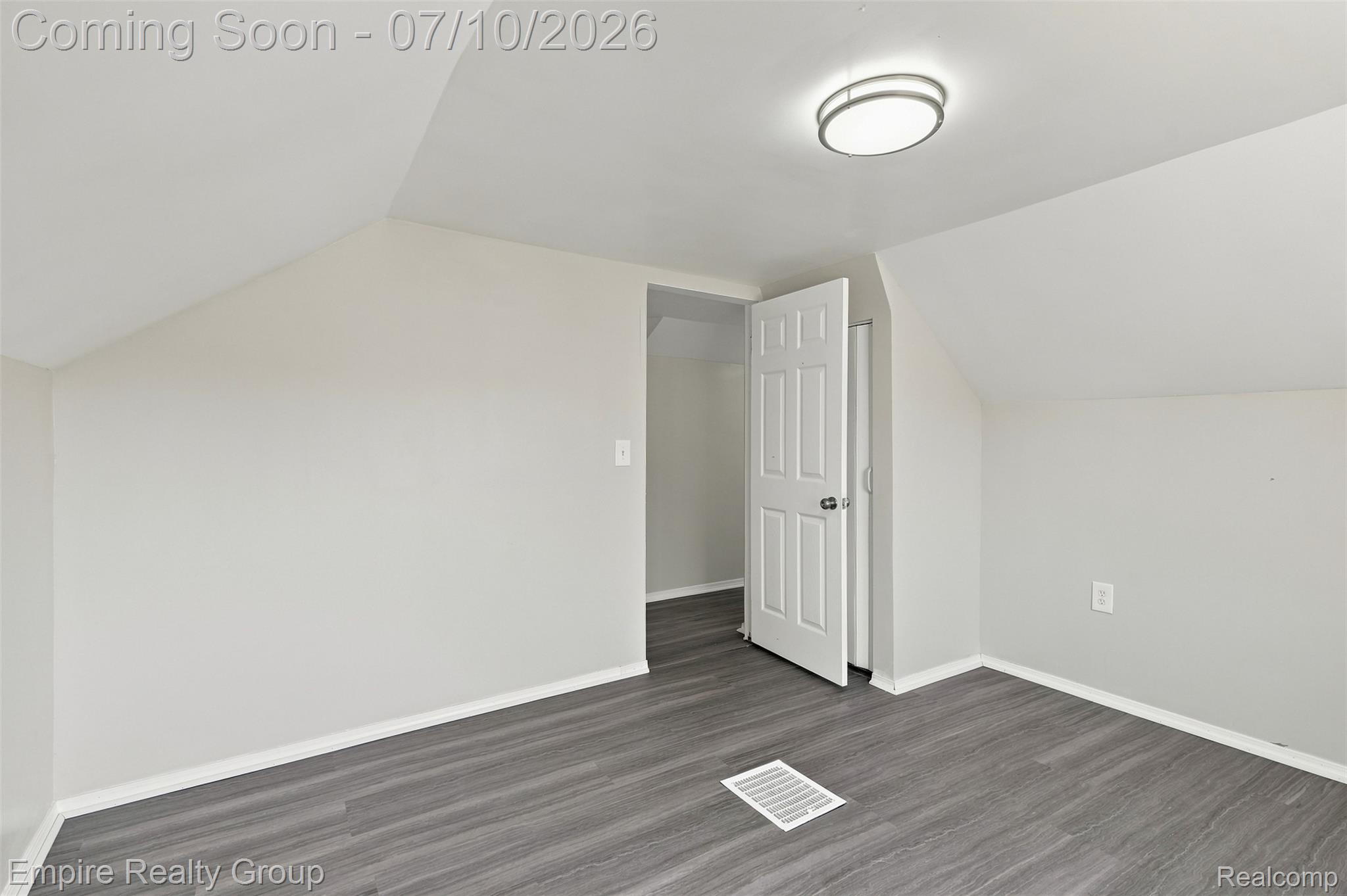 11696 Fielding Street Detroit, MI 48228 - Photo 16 of 21 074.jpg