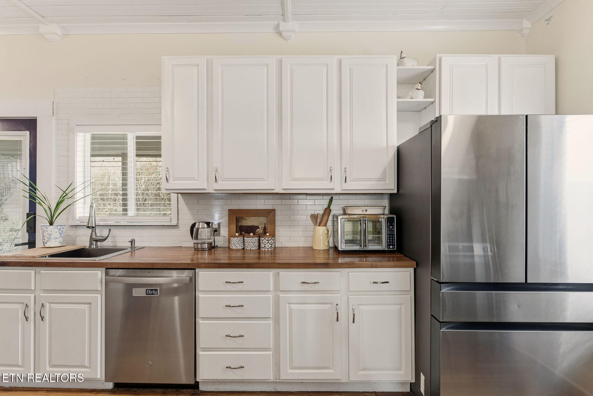 971 Maple Street Alcoa, TN 37701 - Photo 11 of 45 10.2 - Kitchen