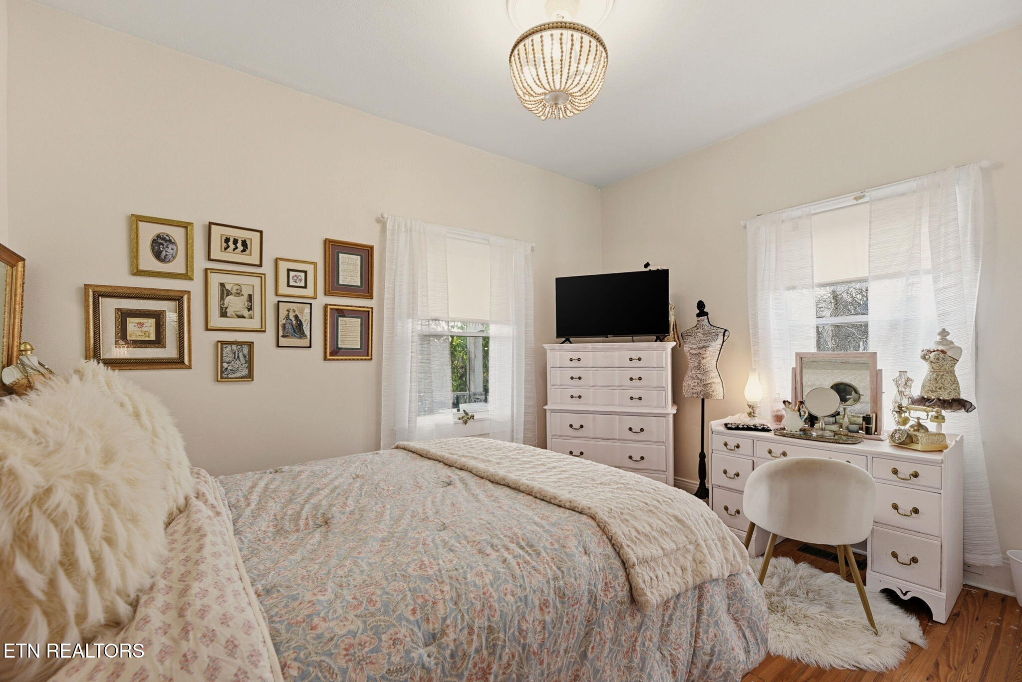 971 Maple Street Alcoa, TN 37701 - Photo 17 of 45 16 - Main Level Bedroom