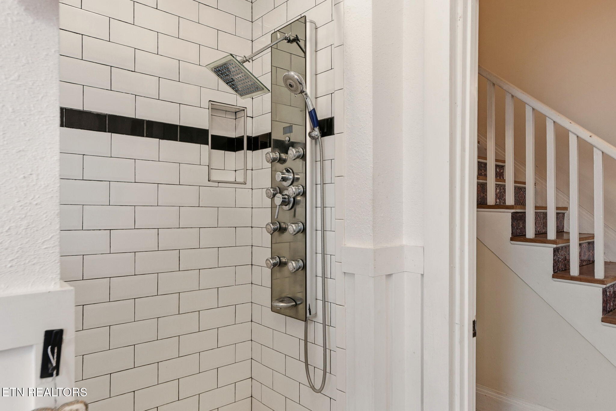 971 Maple Street Alcoa, TN 37701 - Photo 22 of 45 21 - Main Level bath