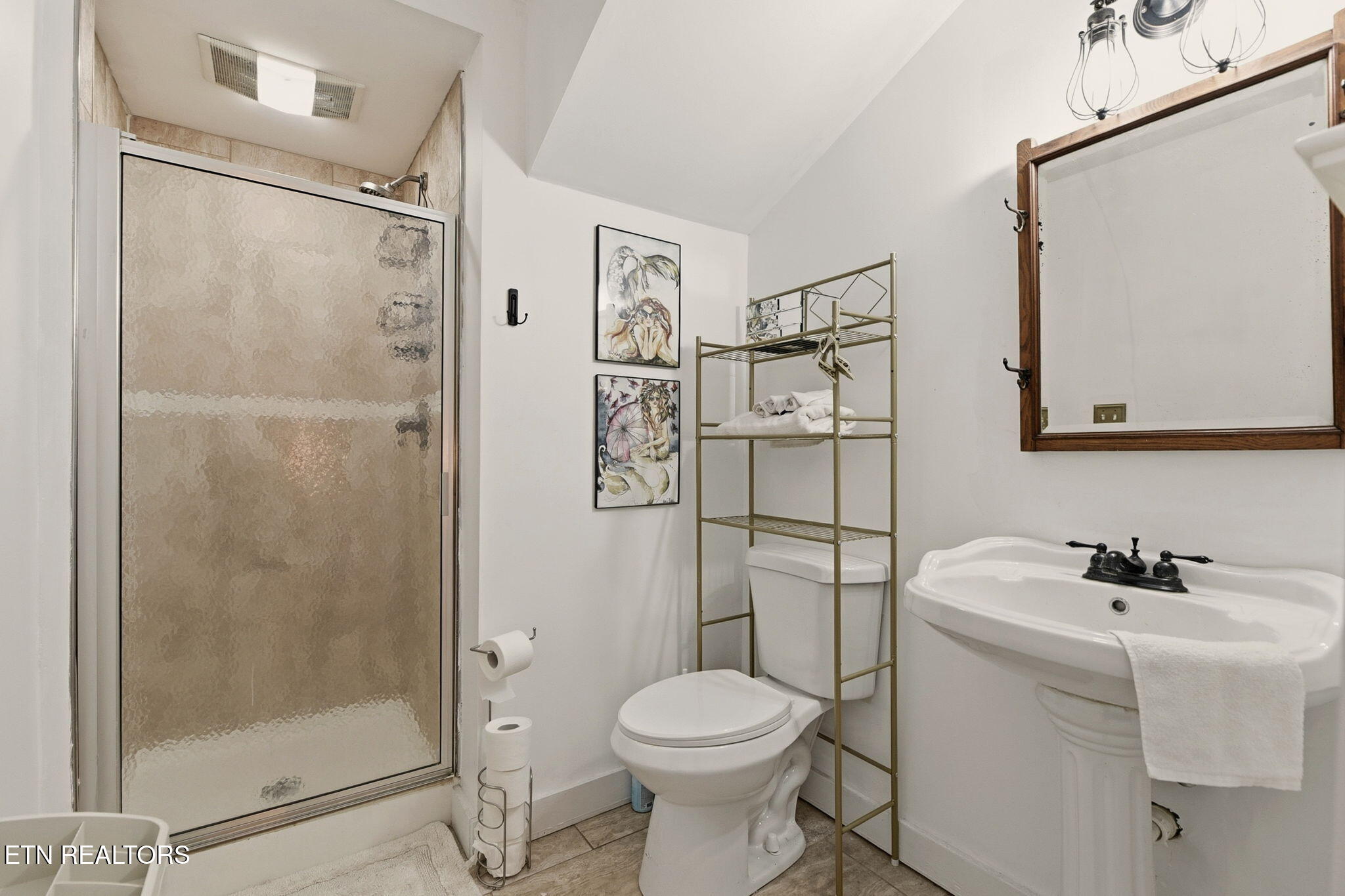 971 Maple Street Alcoa, TN 37701 - Photo 32 of 45 31 - Full Bath #2