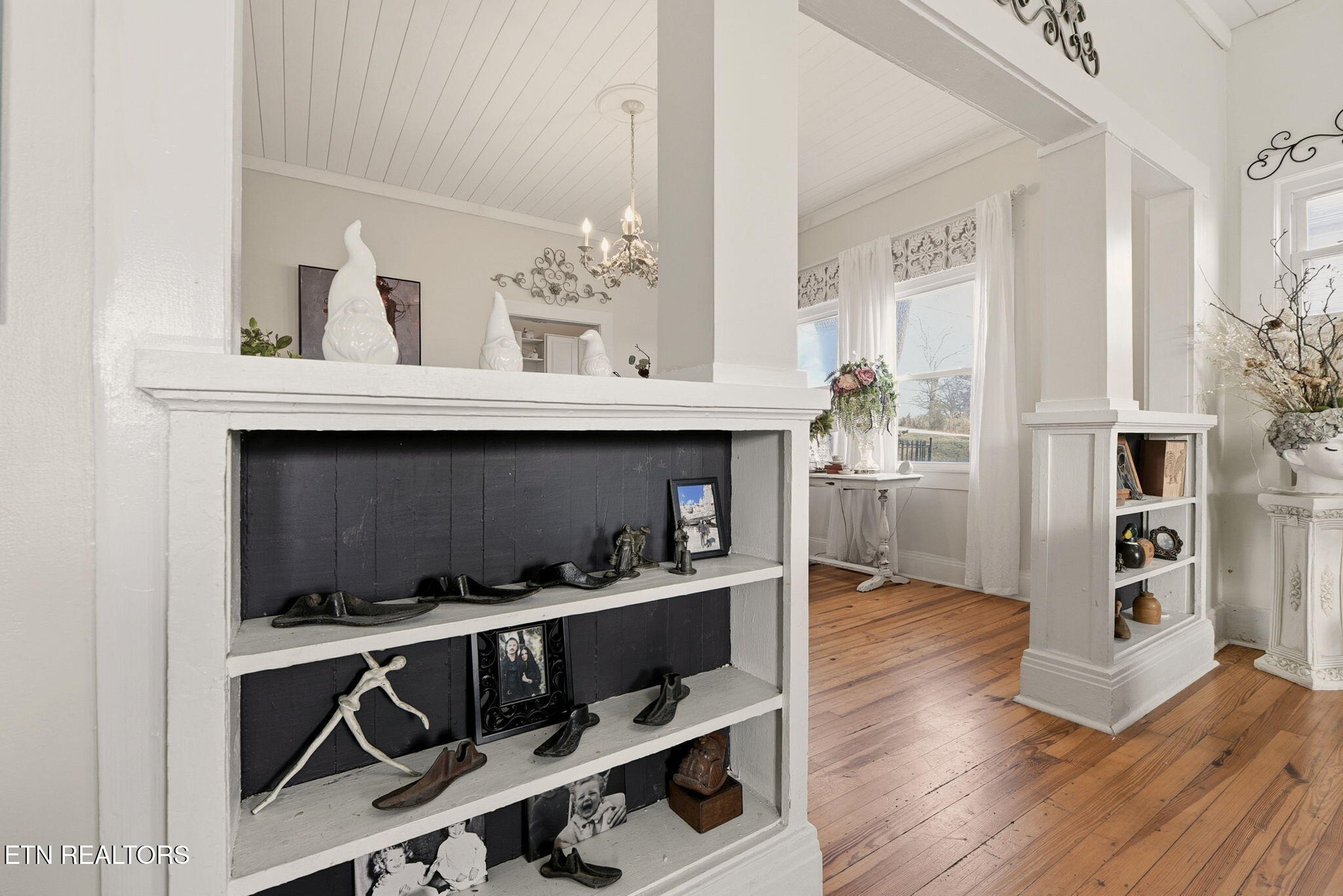 971 Maple Street Alcoa, TN 37701 - Photo 7 of 45 7 - Built-ins