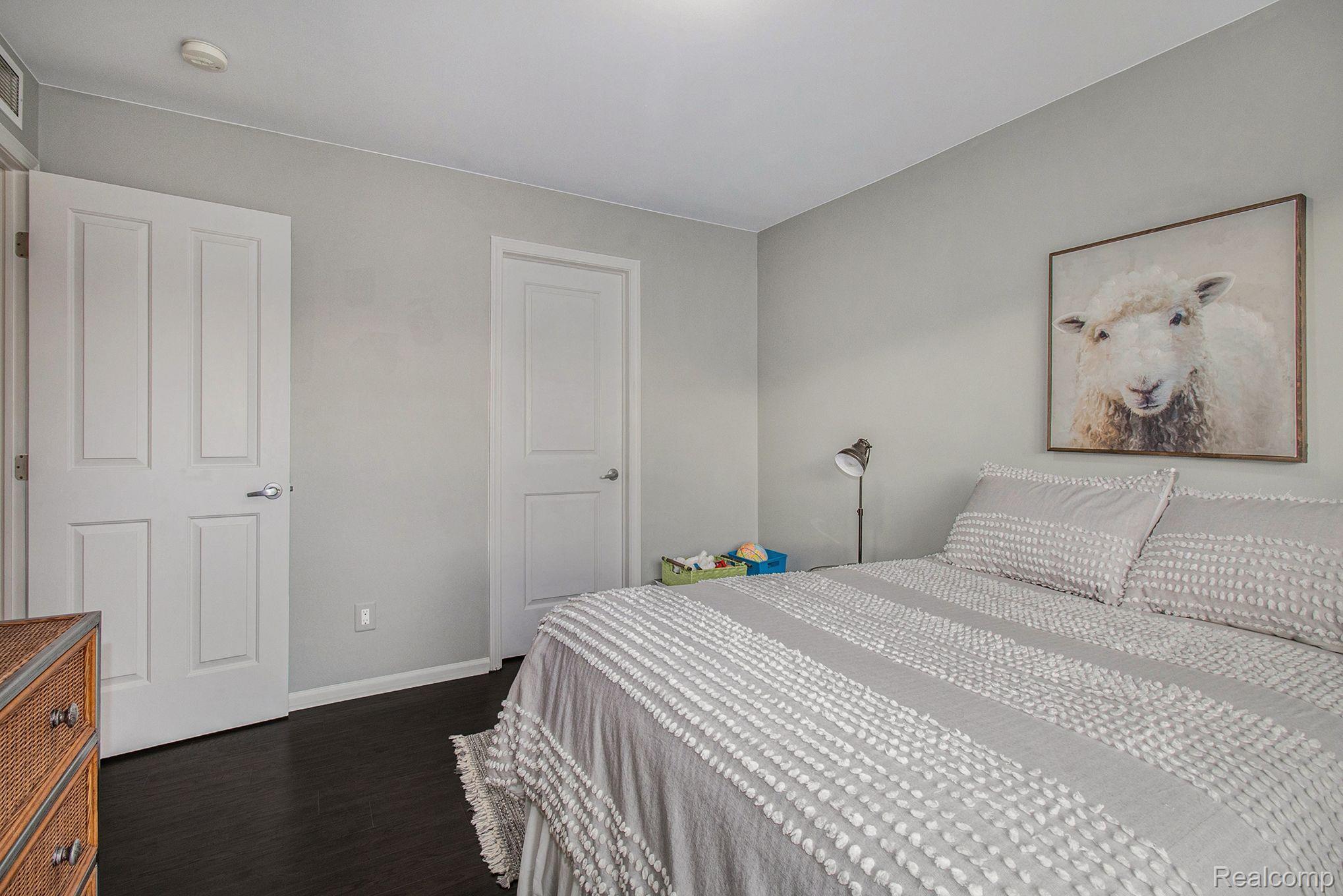 4141 Hampton Ridge Boulevard Howell, MI 48843 - Photo 11 of 18 Bedroom Side View