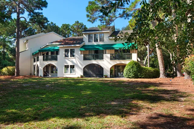 a view of a yard in front of a house