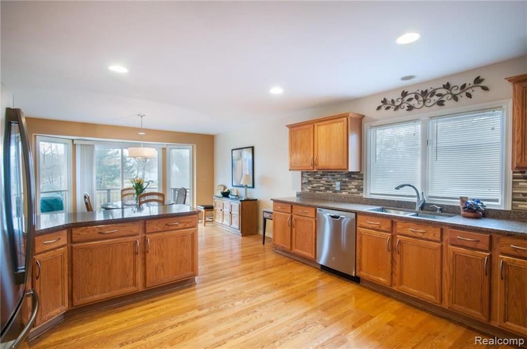 1934 South Shore Drive Rochester Hills, MI 48307 - Photo 9 of 42