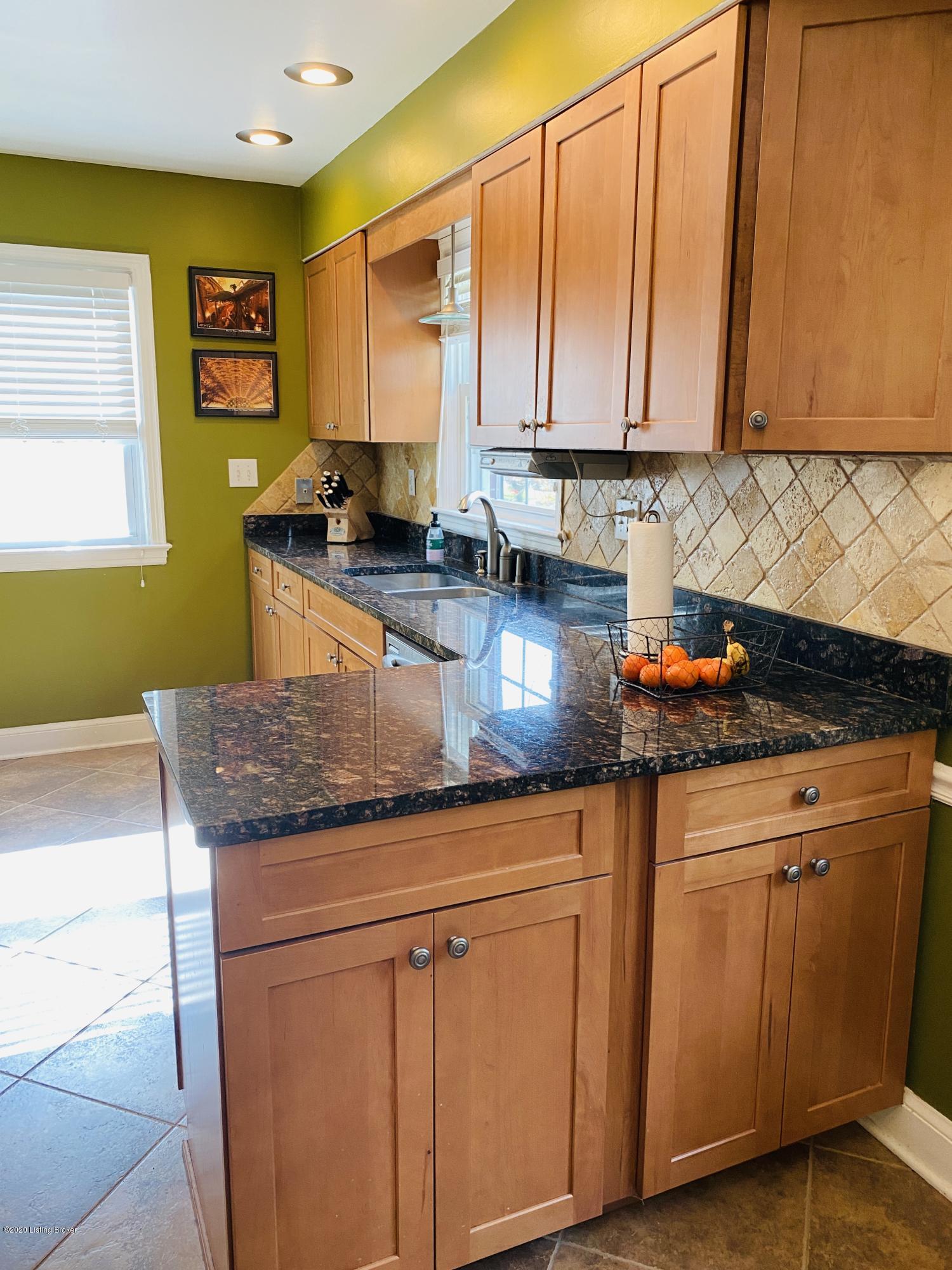 211 Don Allen Road Louisville, KY 40207 - Photo 5 of 28 Maple Cabinetry