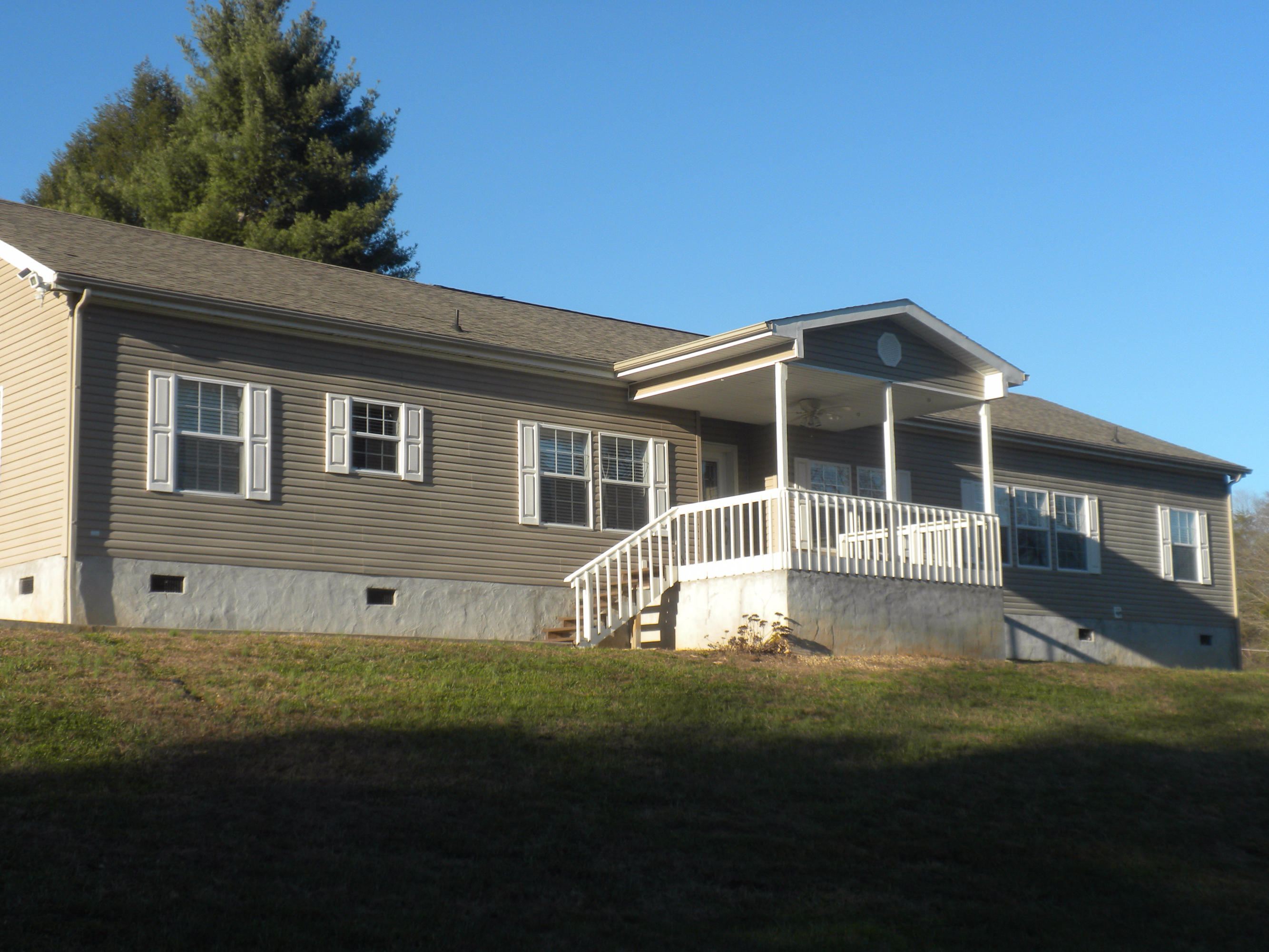 434 Miller Road Clinton, TN 37716 - Photo 1 of 40 Right Front View