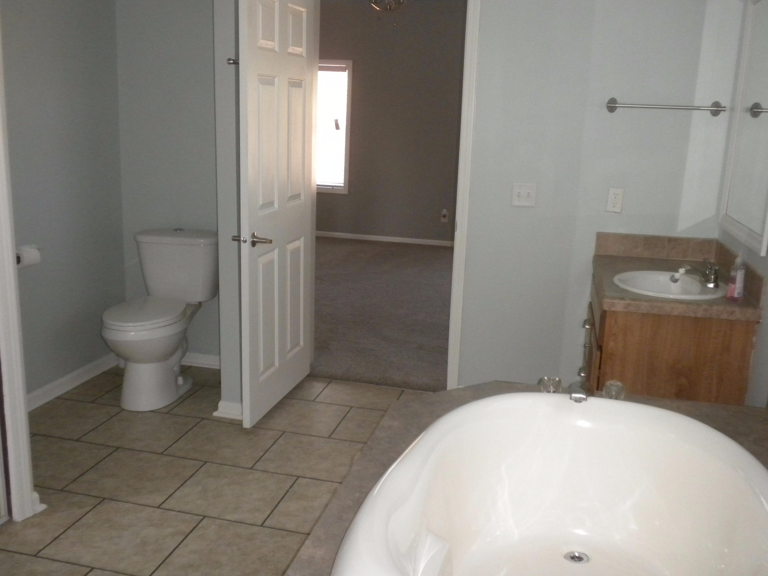 434 Miller Road Clinton, TN 37716 - Photo 27 of 40 Master Bathroom