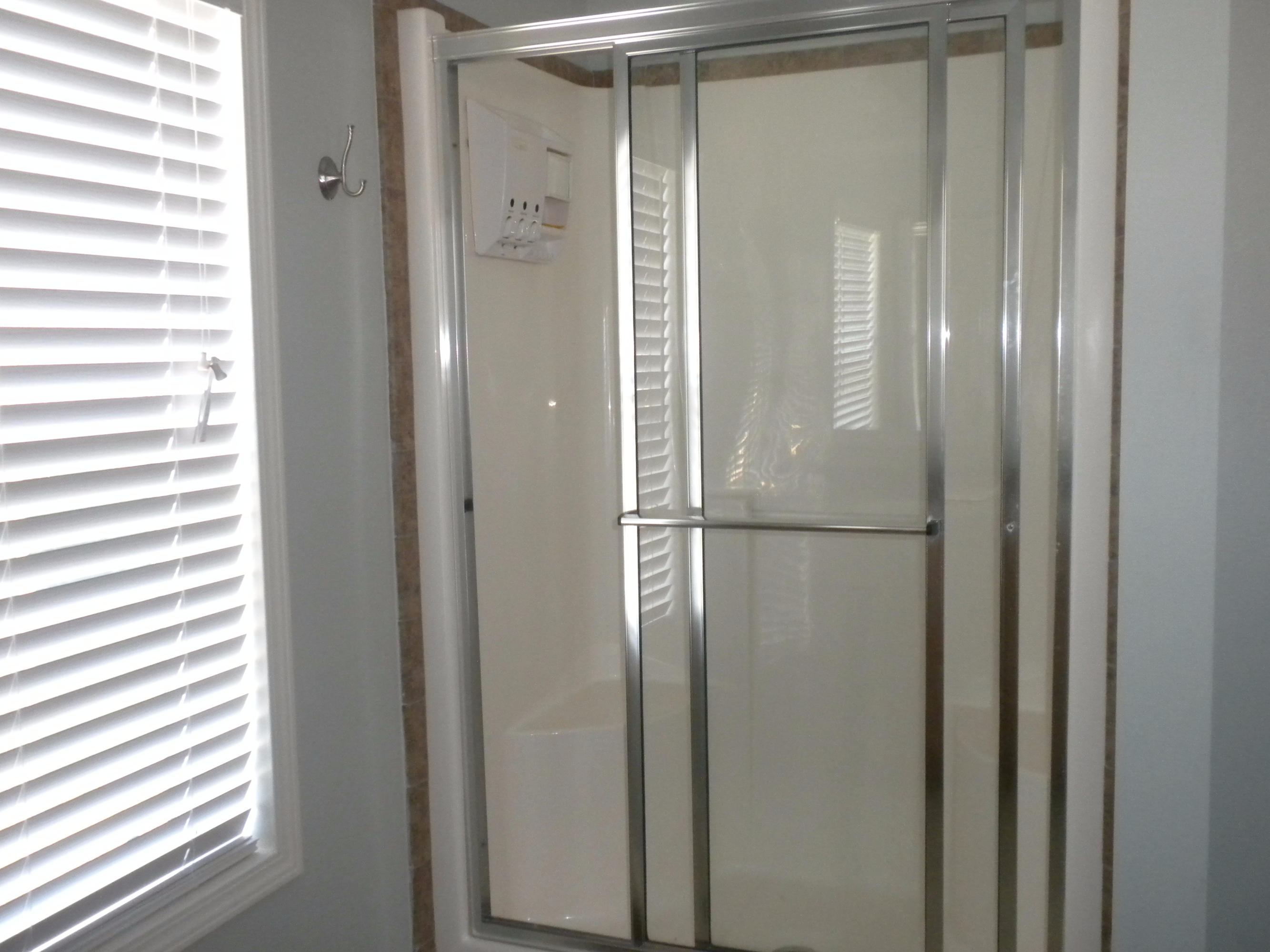 434 Miller Road Clinton, TN 37716 - Photo 29 of 40 Master Shower