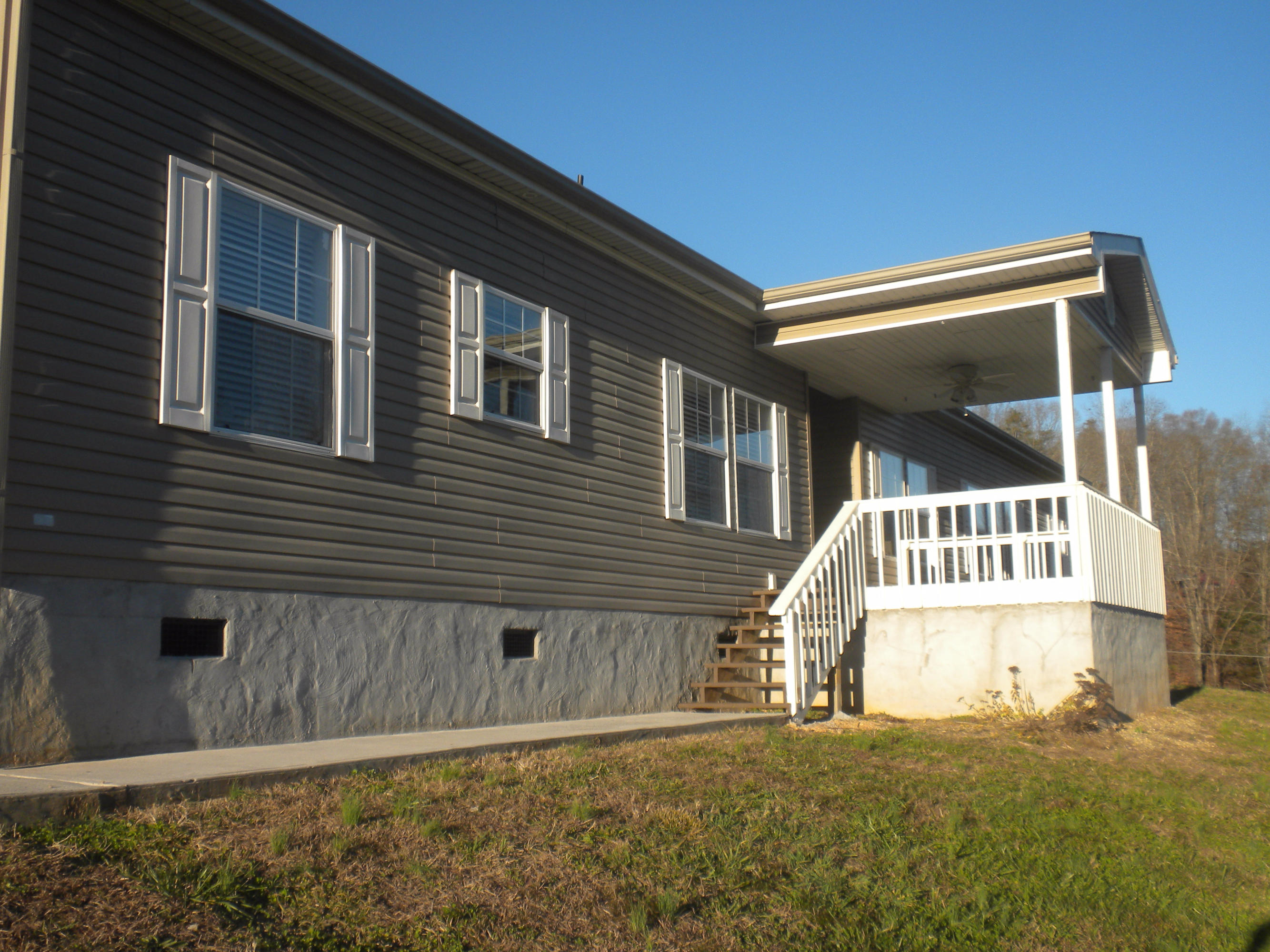 434 Miller Road Clinton, TN 37716 - Photo 4 of 40 Front deck view