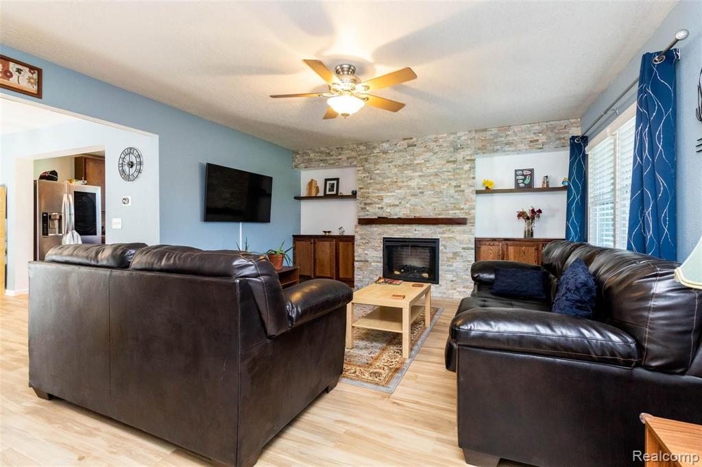 28115 Six Mile Road Livonia, MI 48154 - Photo 7 of 38