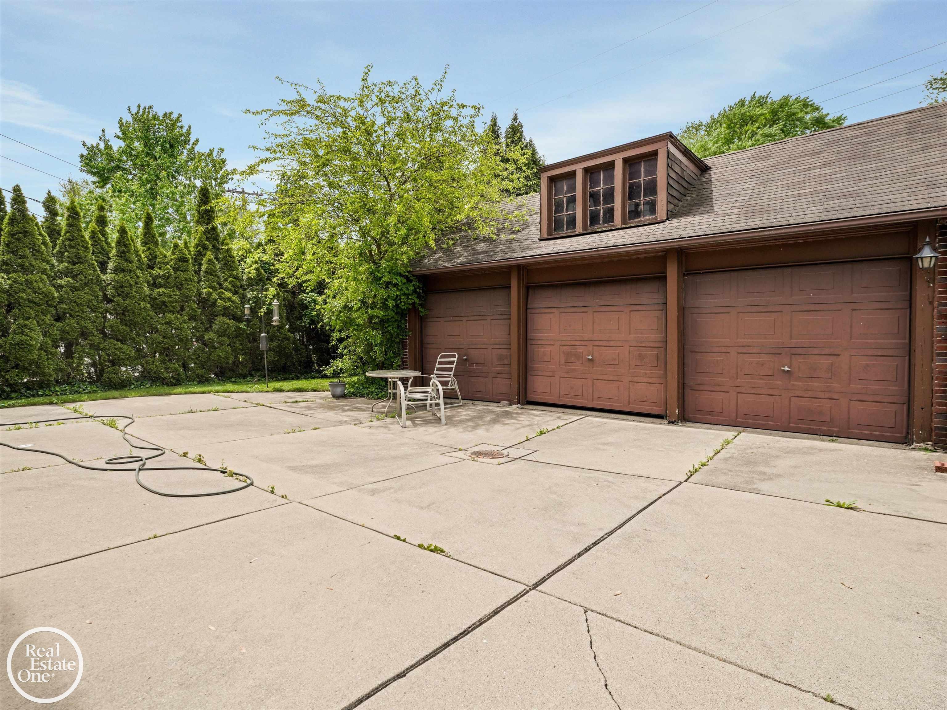 943 Harcourt Road Grosse Pointe, MI 48230 - Photo 38 of 45