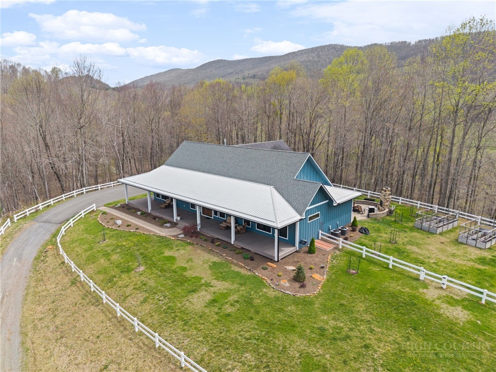 8406 Three Top Road Todd, NC 28684 - Photo 3 of 46