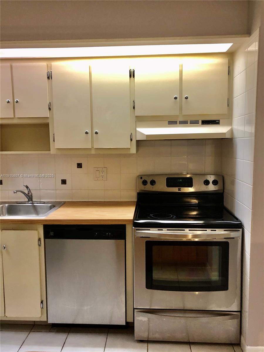 9753 West McNab Road, Unit 112 Tamarac, FL 33321 - Photo 5 of 20